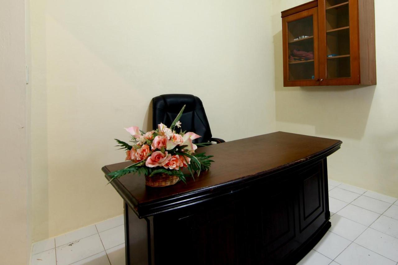 Oyo Life 1332 Almonsari Residence Medan Bagian luar foto