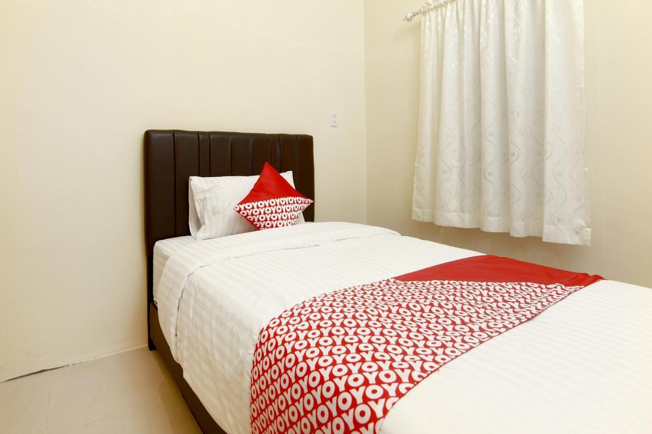 Oyo Life 1332 Almonsari Residence Medan Bagian luar foto