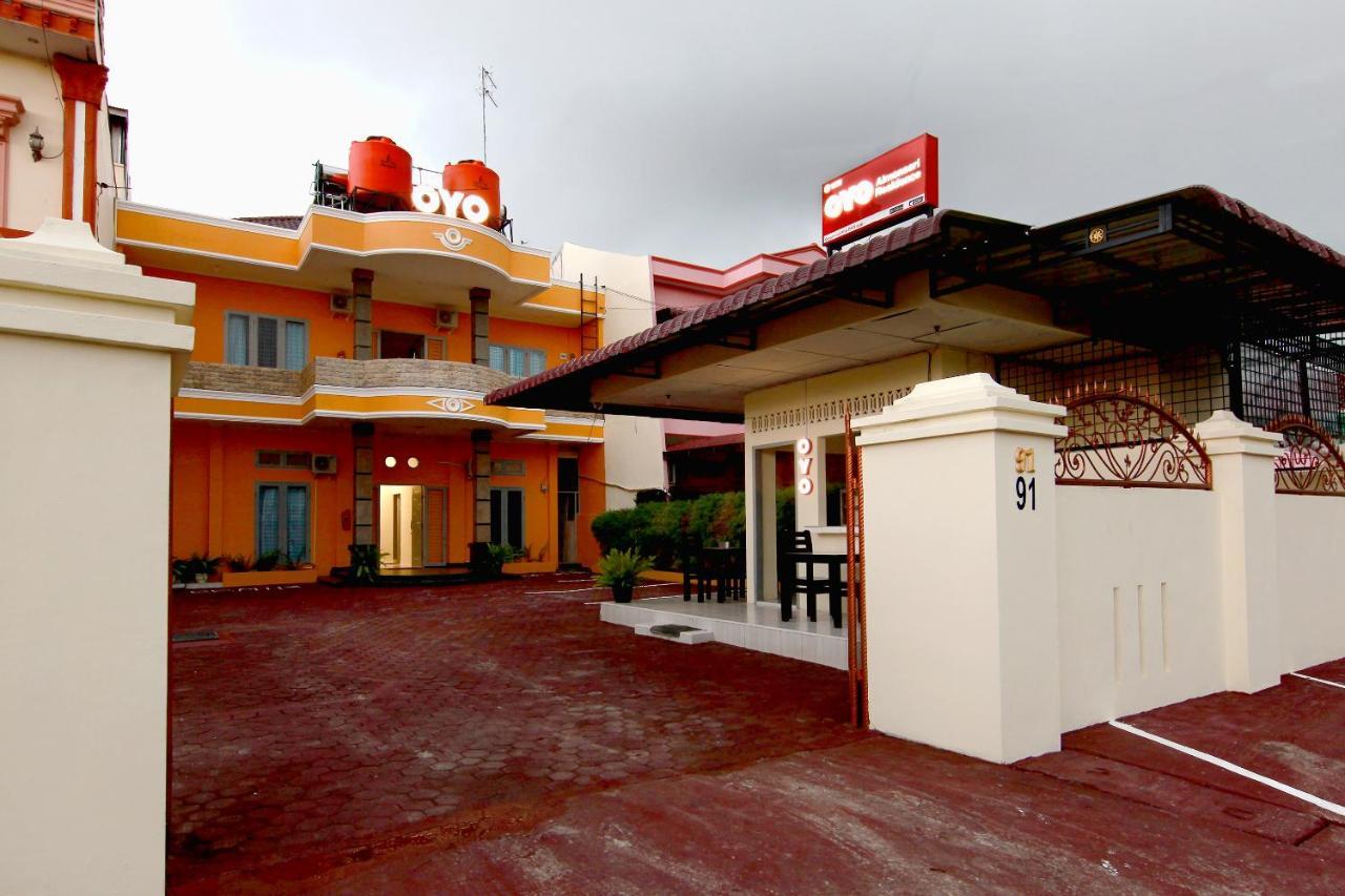 Oyo Life 1332 Almonsari Residence Medan Bagian luar foto